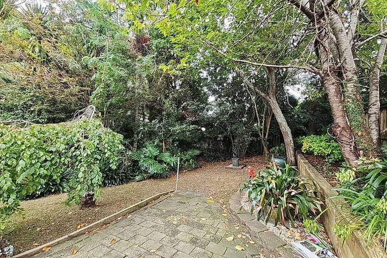 Photo of property in 8b Walpole Avenue, Hillpark, Auckland, 2102