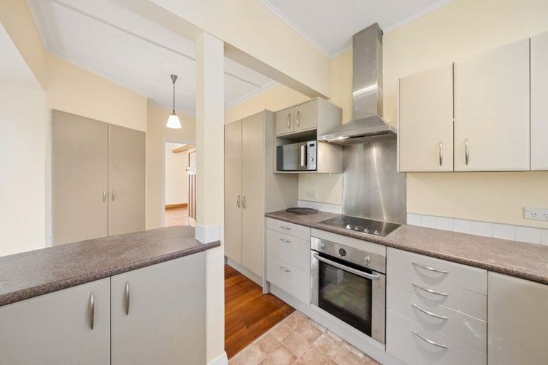 Photo of property in 8 Raroa Crescent, Northland, Wellington, 6012