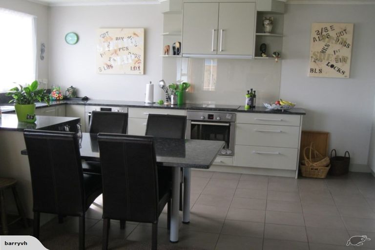 Photo of property in 4/8 Lee Road, Taradale, Napier, 4112