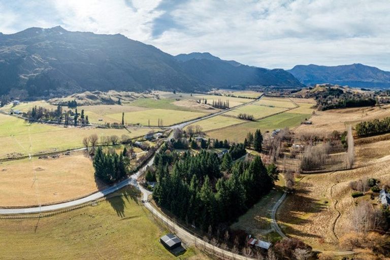 Photo of property in 2 Coronet View Road, Speargrass Flat, Queenstown, 9371