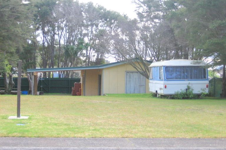 Photo of property in 104 Avalon Place, Whangamata, 3620