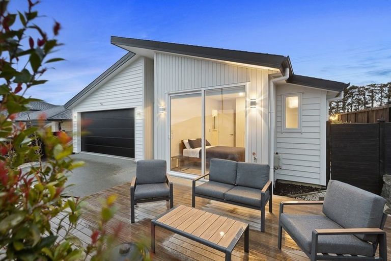 Photo of property in 13 Barrique Road, Kumeu, 0810