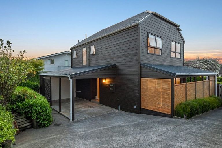 Photo of property in 2/3 Eversleigh Road, Belmont, Auckland, 0622