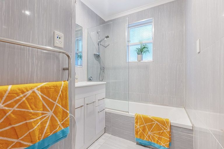 Photo of property in 3/14 Orchid Place, Te Atatu South, Auckland, 0610