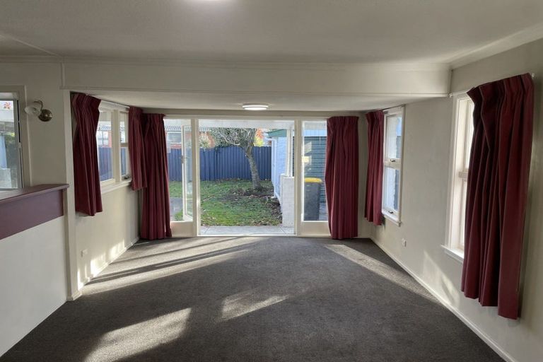 Photo of property in 17 Oakfield Street, Burnside, Christchurch, 8053