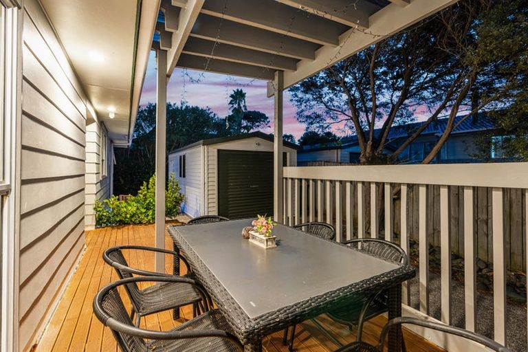 Photo of property in 2 Katrina Place, Massey, Auckland, 0614