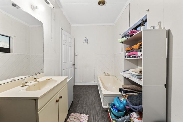 Photo of property in 9 Olivia Street, Stratford, 4332