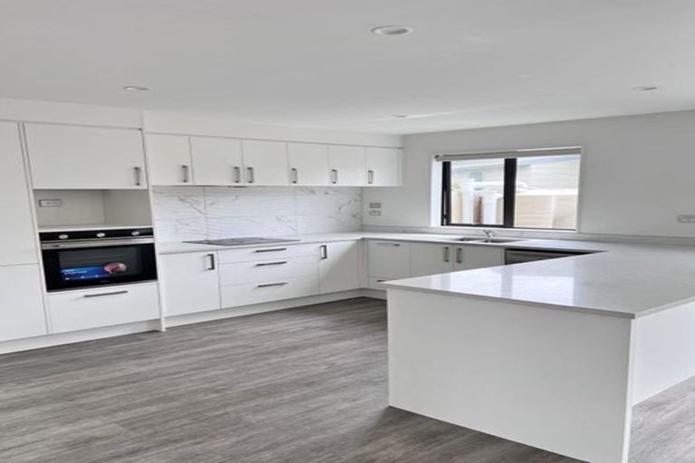 Photo of property in 116c Cascades Road, Pakuranga Heights, Auckland, 2010