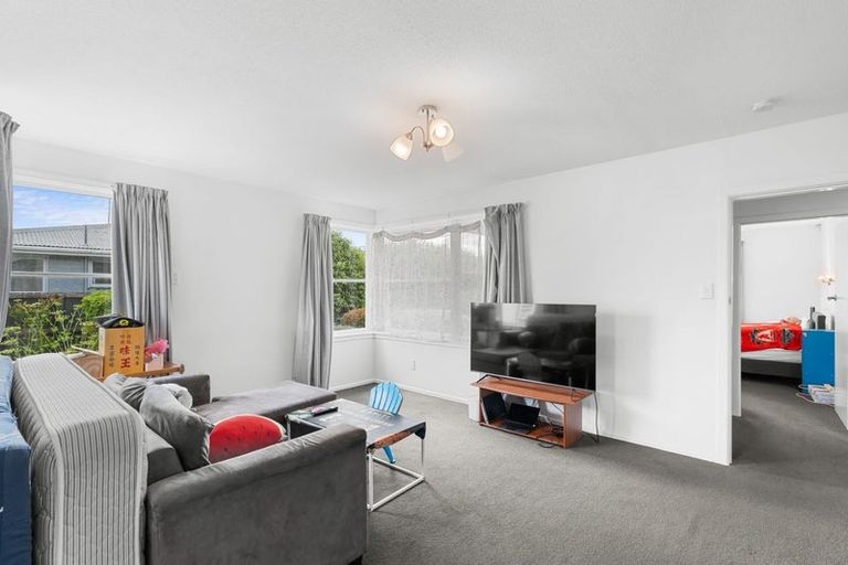 Photo of property in 37 Greendale Avenue, Avonhead, Christchurch, 8042