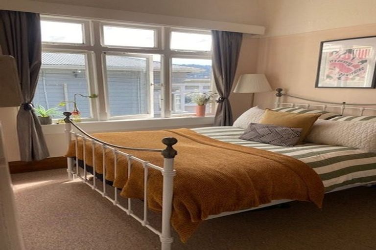 Photo of property in 8 Rixon Grove, Mount Victoria, Wellington, 6011