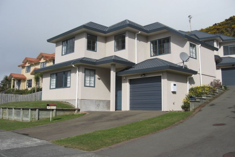 Photo of property in 5 Castlemaine Close, Karori, Wellington, 6012