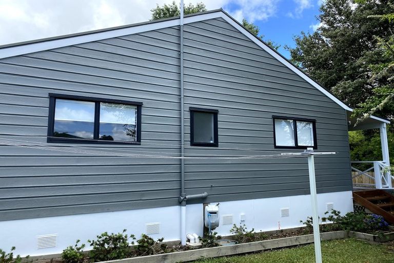 Photo of property in 240 Henderson Valley Road, Henderson, Auckland, 0612