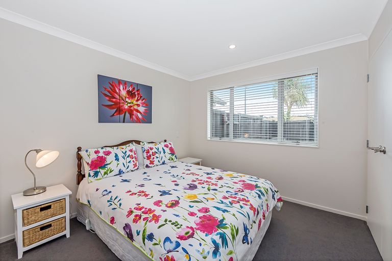 Photo of property in 1 Bridal Place, Silverdale, 0932