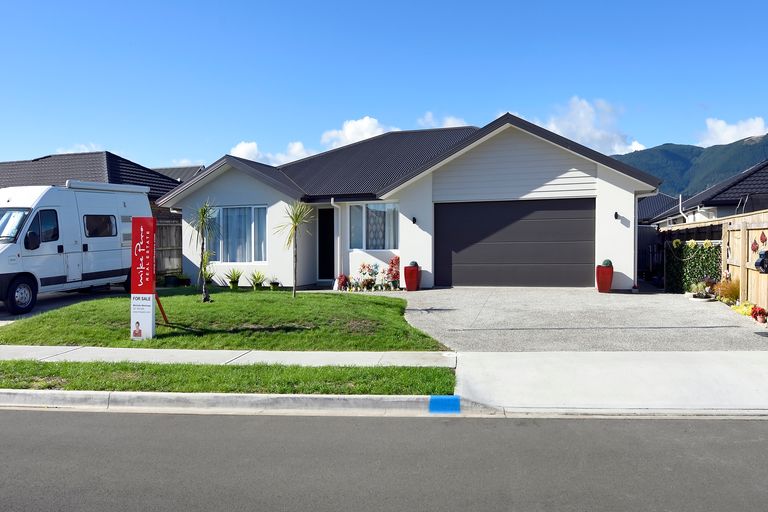 Photo of property in 15 Curtis Street, Stoke, Nelson, 7011