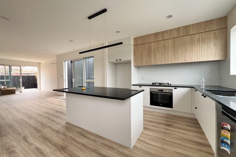 Photo of property in 7 Paretao Street, Massey, 0614