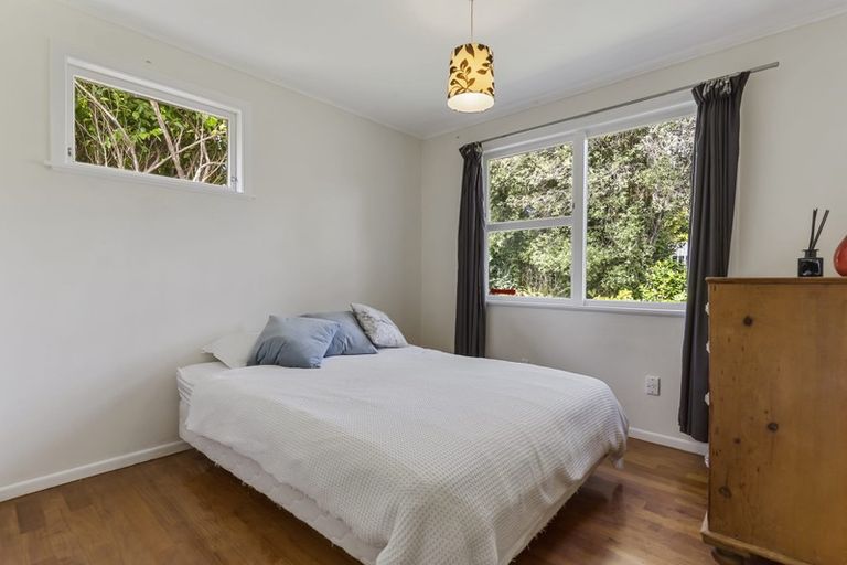 Photo of property in 4 Longfellow Parade, Glen Eden, Auckland, 0604