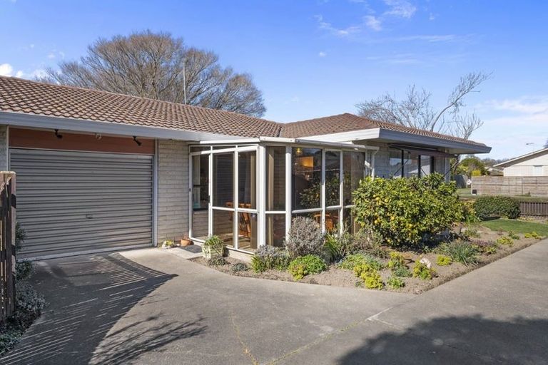 Photo of property in 40 Ambleside Drive, Burnside, Christchurch, 8053