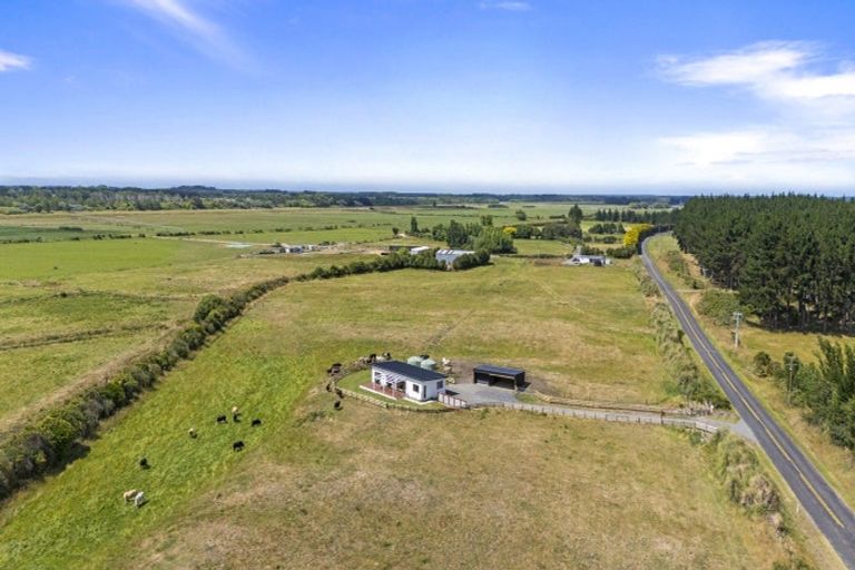 Photo of property in 1121 Parewanui Road, Parewanui, Bulls, 4894