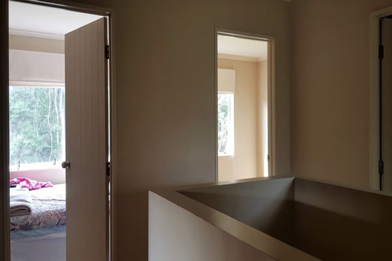 Photo of property in 22 George Deane Place, Greenhithe, Auckland, 0632