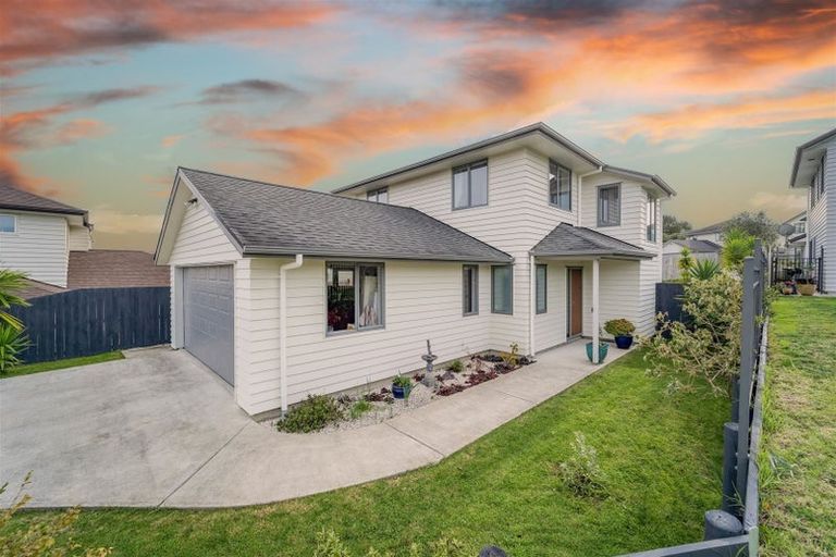 Photo of property in 18 Maylee Crescent, Gulf Harbour, Whangaparaoa, 0930
