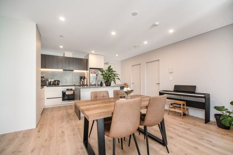 Photo of property in 1/37 Woodlands Crescent, Browns Bay, Auckland, 0630