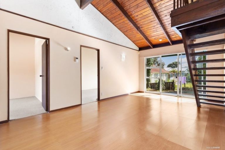 Photo of property in 3/23 Craigbank Avenue, New Lynn, Auckland, 0600