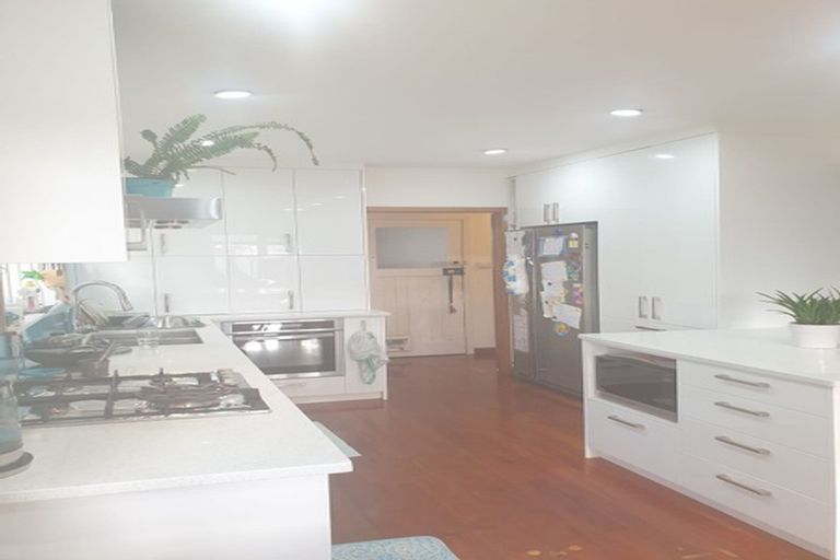 Photo of property in 1/8 Golf Road, New Lynn, Auckland, 0600