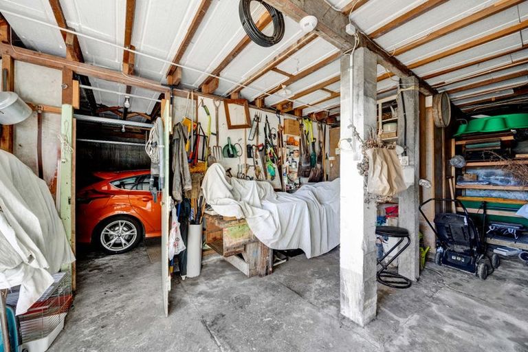 Photo of property in 32 Queens Road, Glen Avon, New Plymouth, 4312