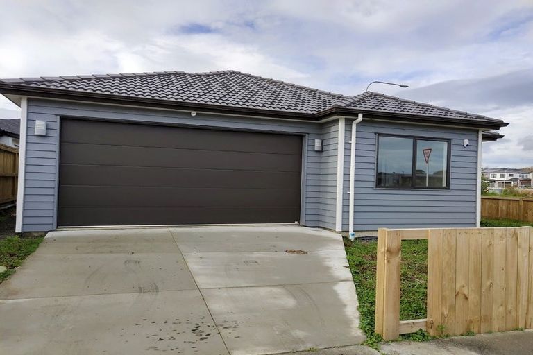 Photo of property in 1 Castlepoint Avenue, Takanini, 2110