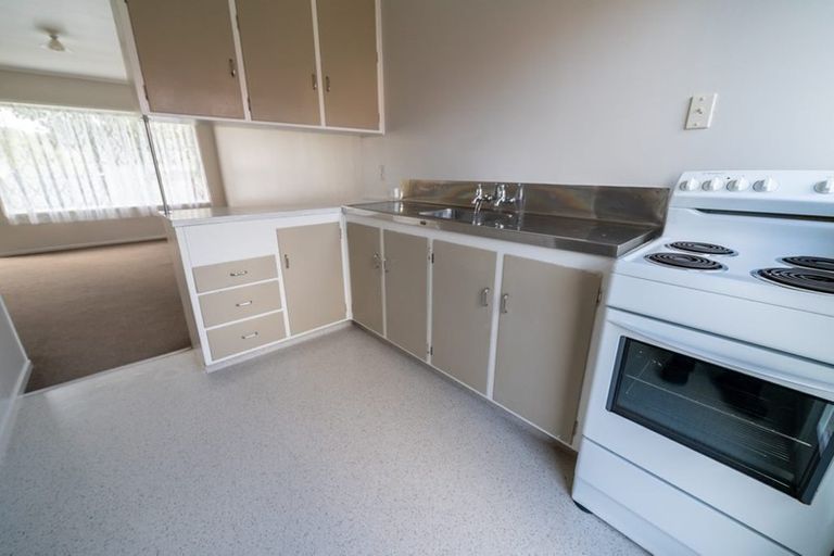 Photo of property in 2/41 Miro Street, New Lynn, Auckland, 0600