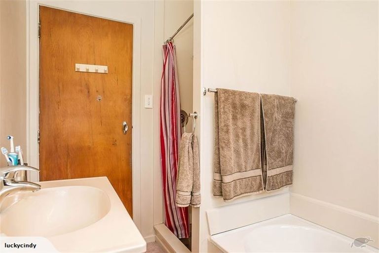 Photo of property in 146u2 Newlands Road, Newlands, Wellington, 6037