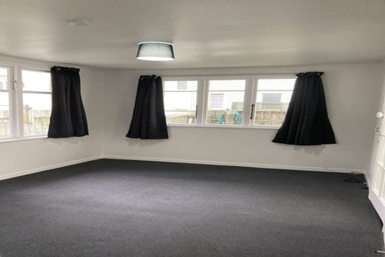 Photo of property in 1 Baring Street, Oriental Bay, Wellington, 6011