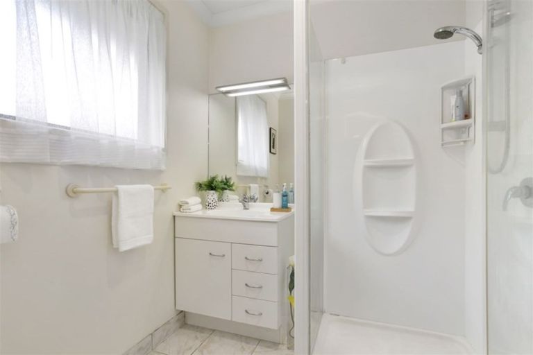 Photo of property in 9 Piriti Drive, Te Atatu Peninsula, Auckland, 0610