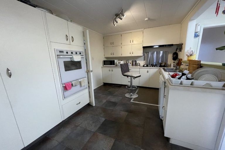 Photo of property in 53 Kaurilands Road, Titirangi, Auckland, 0604