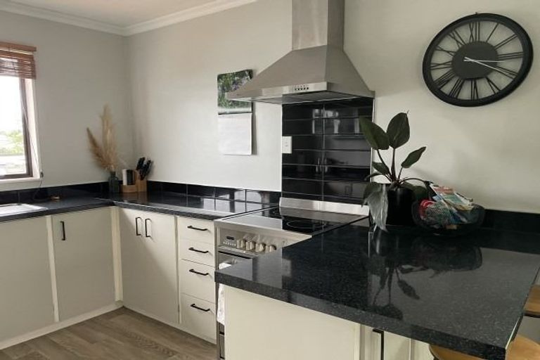 Photo of property in 4 Colonial Place, Kelvin Grove, Palmerston North, 4414
