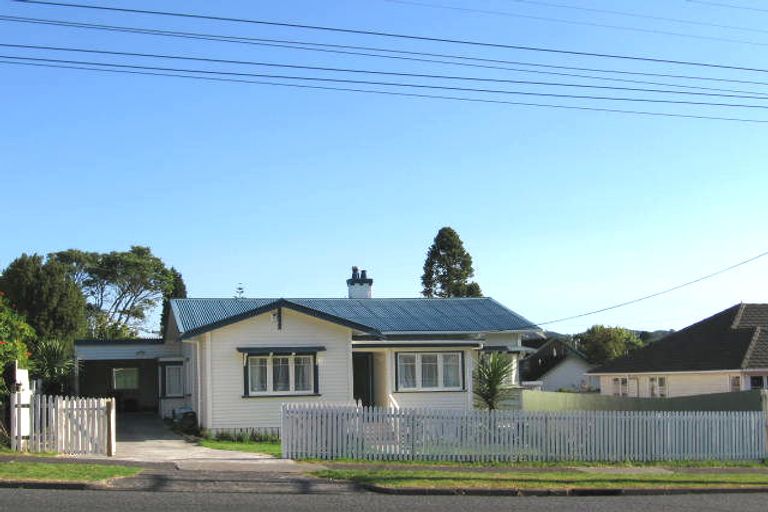 Photo of property in 5 Islington Avenue, New Lynn, Auckland, 0600