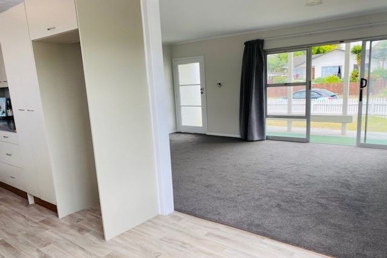 Photo of property in 21 Kemble Close, Mangere, Auckland, 2022