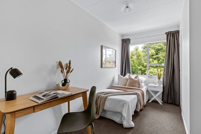 Photo of property in 1/23 Santiago Crescent, Unsworth Heights, Auckland, 0632