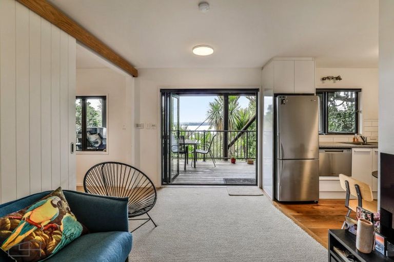 Photo of property in 64 Otitori Bay Road, Titirangi, Auckland, 0604