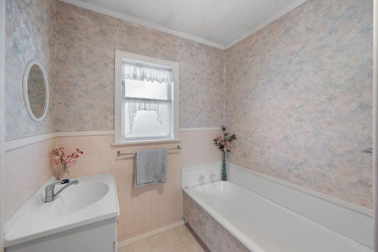 Photo of property in 32 Harold Holt Avenue, Onekawa, Napier, 4110