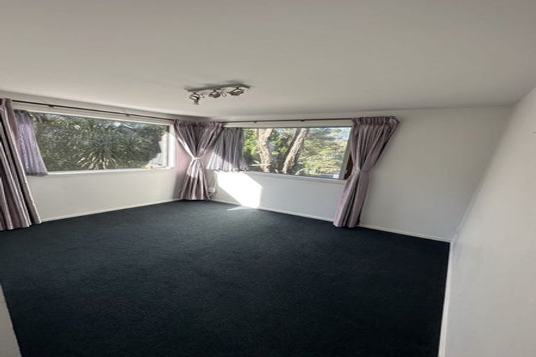Photo of property in 51e Rimutaka Place, Titirangi, Auckland, 0604