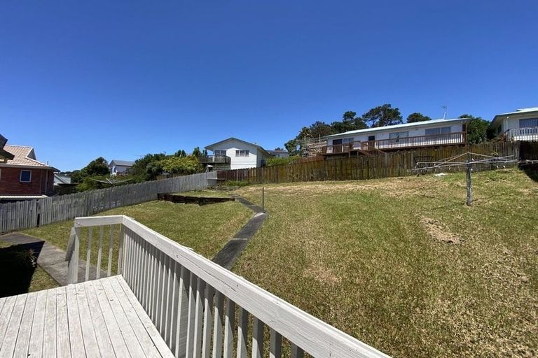 Photo of property in 40 Barbados Drive, Unsworth Heights, Auckland, 0632
