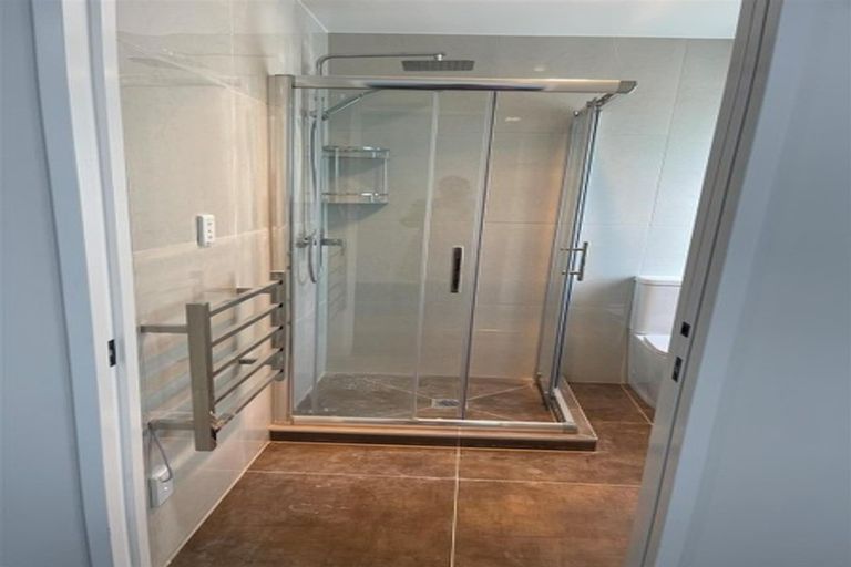 Photo of property in 2 Greenhaven Avenue, Papakura, 2113