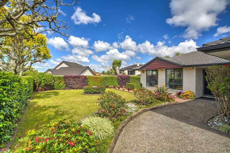 Photo of property in 4 Mahina Place, Te Atatu Peninsula, Auckland, 0610