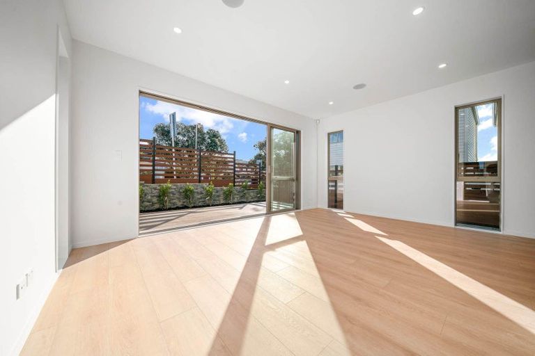 Photo of property in 1b Clematis Avenue, Murrays Bay, Auckland, 0630