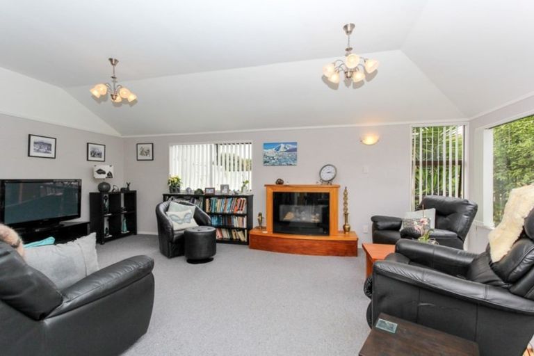 Photo of property in 1 Rangiora Place, Inglewood, 4330