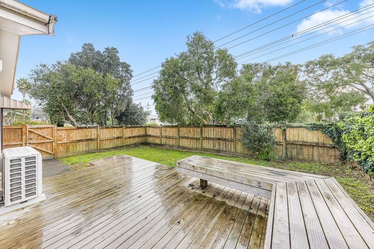 Photo of property in 2/21 Gardner Avenue, New Lynn, Auckland, 0600