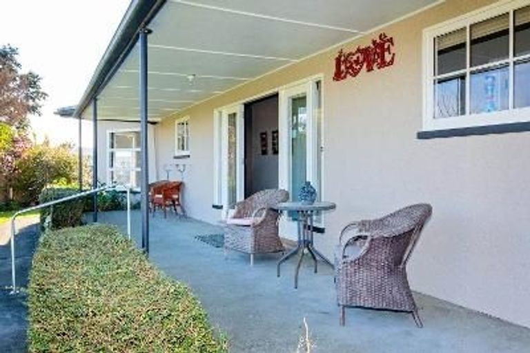 Photo of property in 12 Gebbie Road, Taradale, Napier, 4112