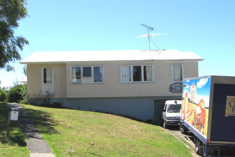 Photo of property in 4 Mirage Place, Beach Haven, Auckland, 0626