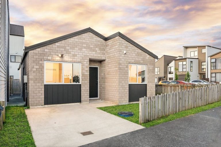 Photo of property in 20 Herekino Street, Westgate, Auckland, 0814